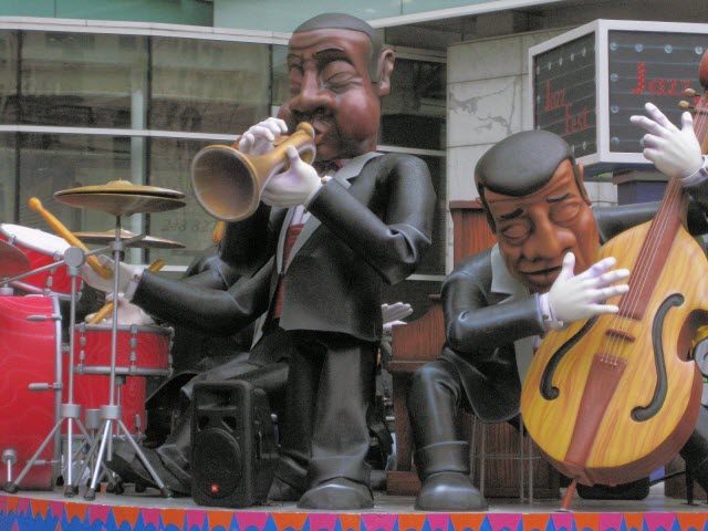 Detroit Thanksgiving parade - Jazz Festival float