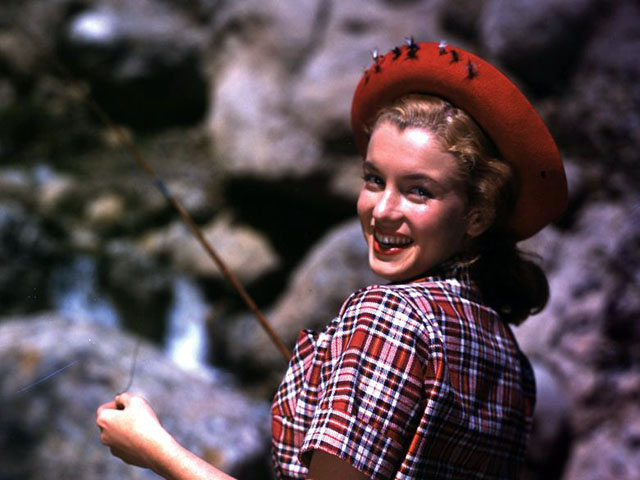 Marilyn Monroe fishing photo, c. 1946